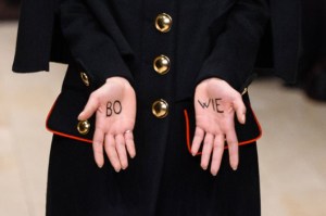 11-bowie-burberry.w529.h352[1]